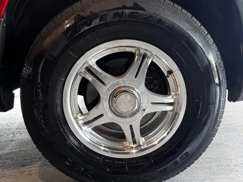 2007 Ford Escape XLS — Wheels
