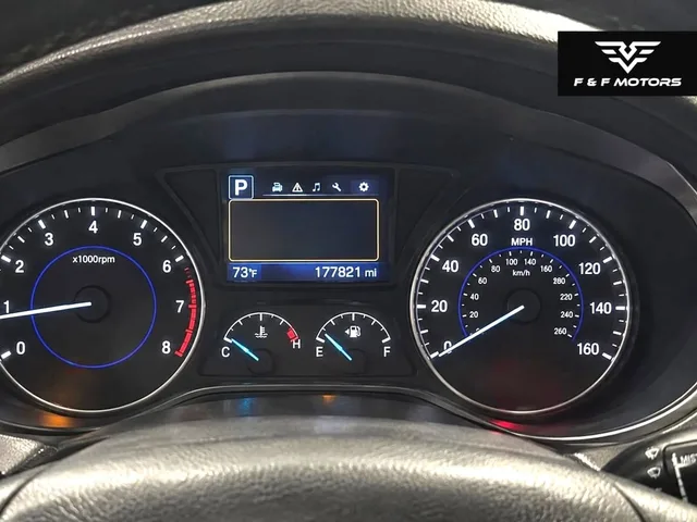2009 Hyundai Santa Fe Limited — Interior · Photo 8