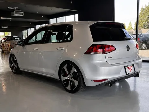 2015 Volkswagen GTI SE — Interior
