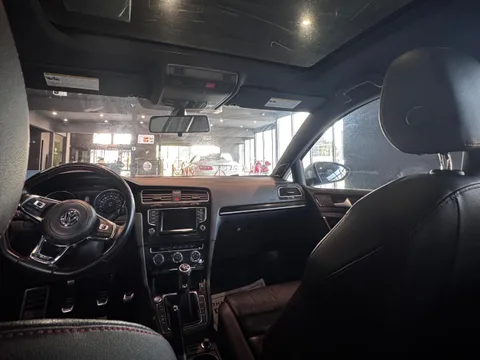2015 Volkswagen GTI SE — Interior