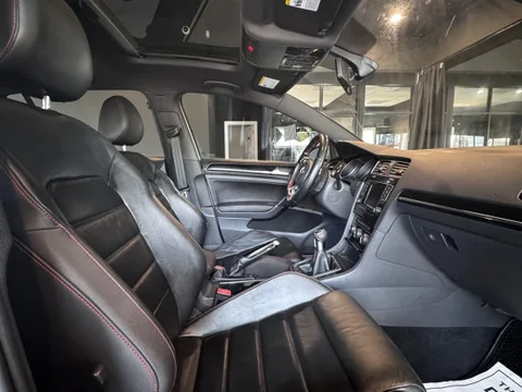 2015 Volkswagen GTI SE — Interior