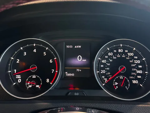 2015 Volkswagen GTI SE photo 16