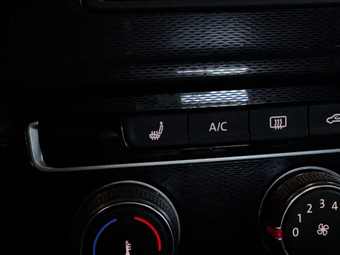 2015 Volkswagen GTI SE photo 19