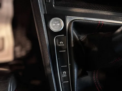 2015 Volkswagen GTI SE photo 22