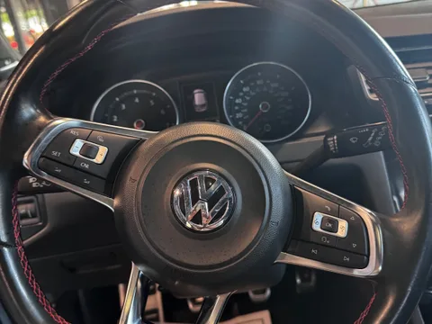 2015 Volkswagen GTI SE — Interior