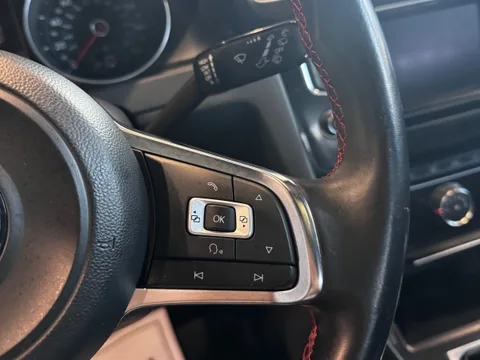 2015 Volkswagen GTI SE photo 24
