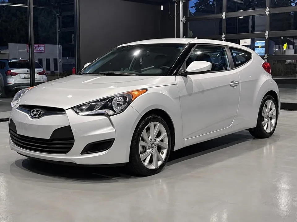 2016 Hyundai Veloster Base — Exterior