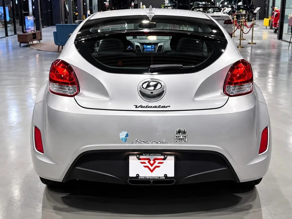 2016 Hyundai Veloster Base photo 6
