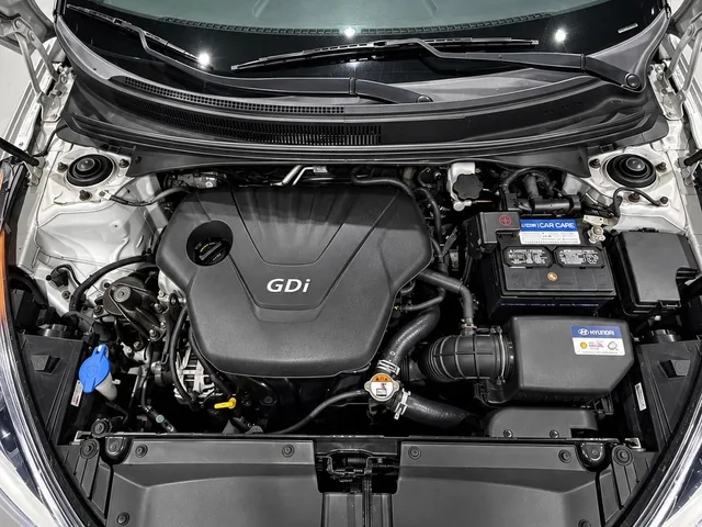 2016 Hyundai Veloster Base — Engine · Photo 12