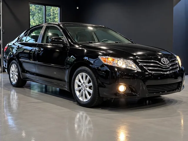 2011 Toyota Camry XLE — Exterior · Photo 1