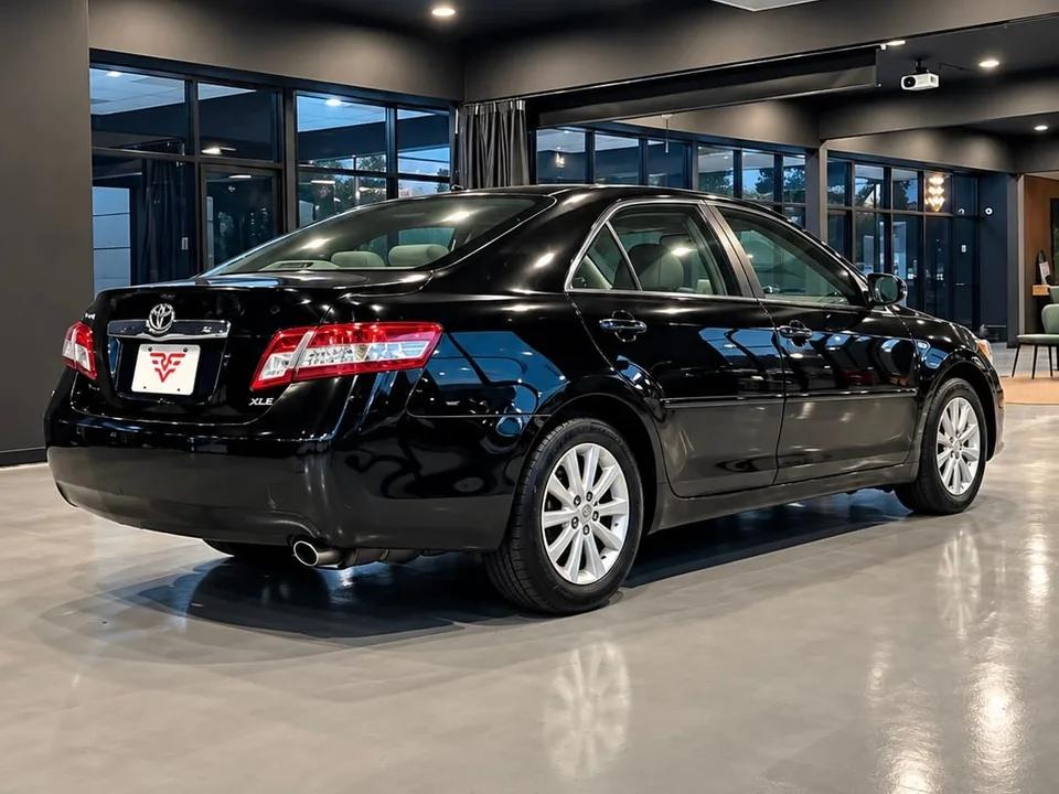 2011 Toyota Camry XLE — Exterior · Photo 3
