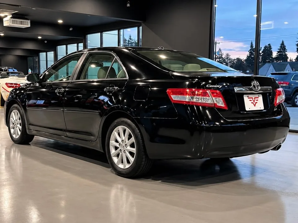 2011 Toyota Camry XLE — Exterior · Photo 4