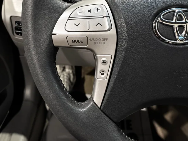 2011 Toyota Camry XLE — Interior · Photo 8