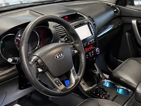 2011 Kia Sorento EX — Interior