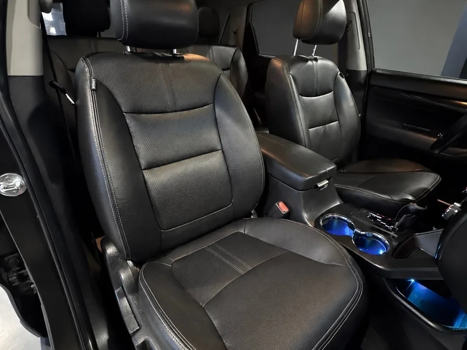 2011 Kia Sorento EX — Interior