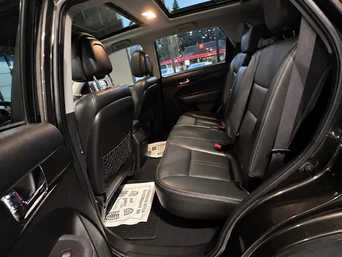 2011 Kia Sorento EX — Interior