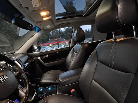 2011 Kia Sorento EX — Interior