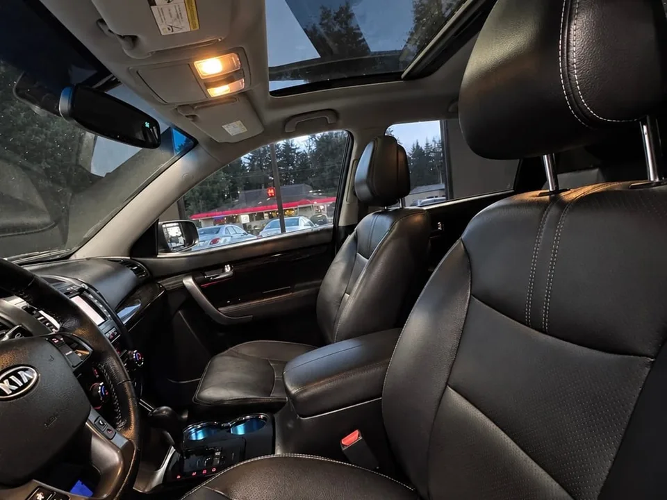 2011 Kia Sorento EX — Interior