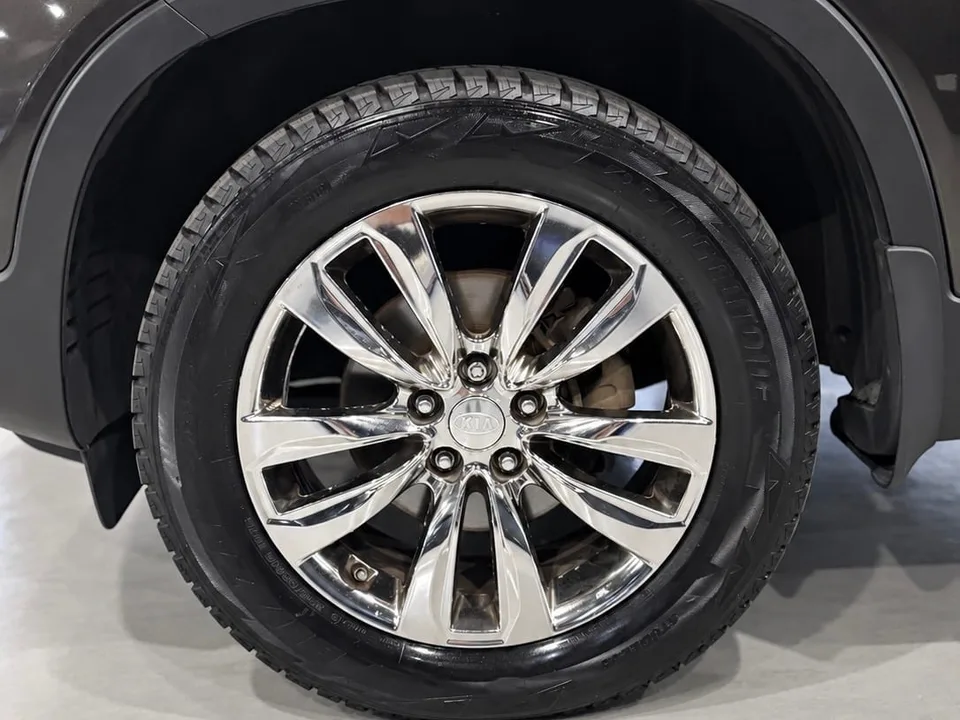2011 Kia Sorento EX — Wheels