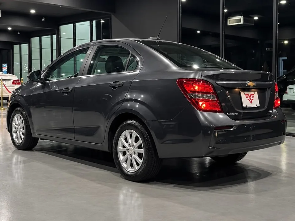 2017 Chevrolet Sonic LT — Exterior · Photo 4