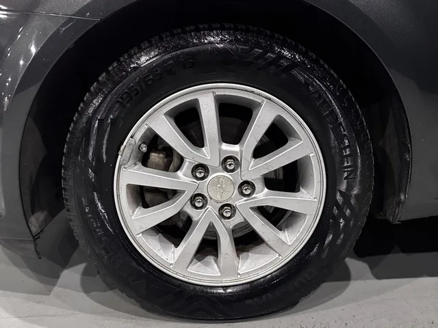 2017 Chevrolet Sonic LT — Wheels · Photo 17