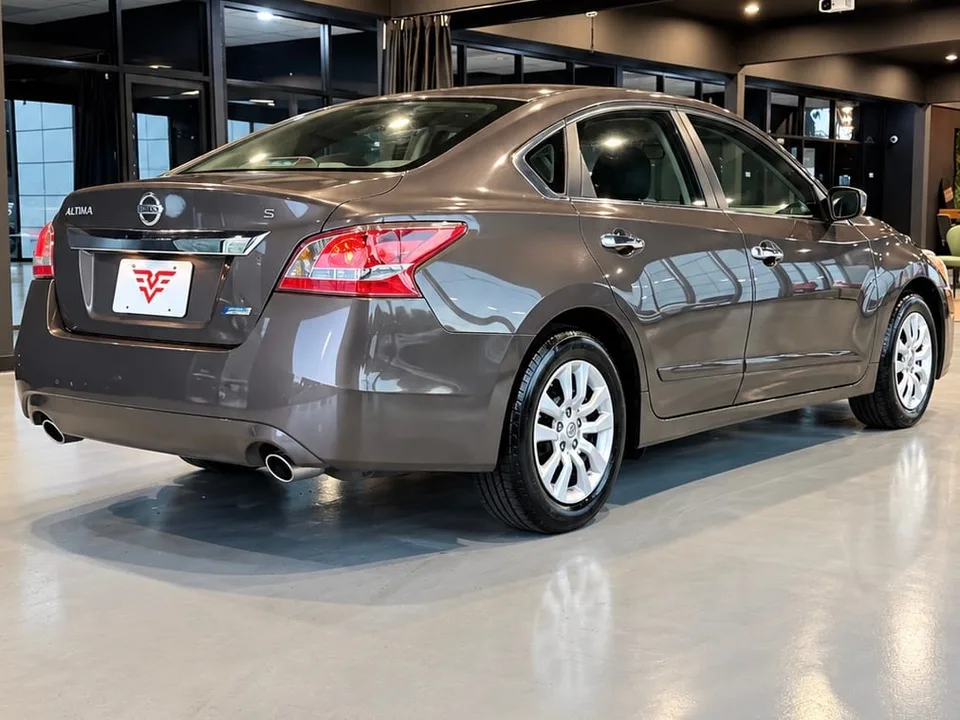 2014 Nissan Altima — Exterior · Photo 3