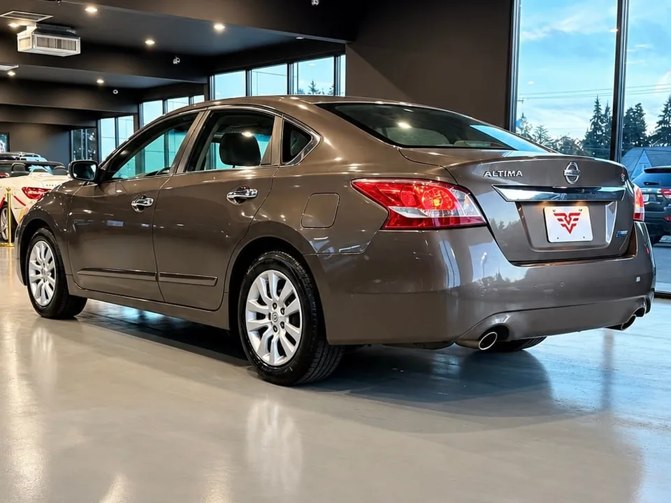 2014 Nissan Altima — Exterior · Photo 4