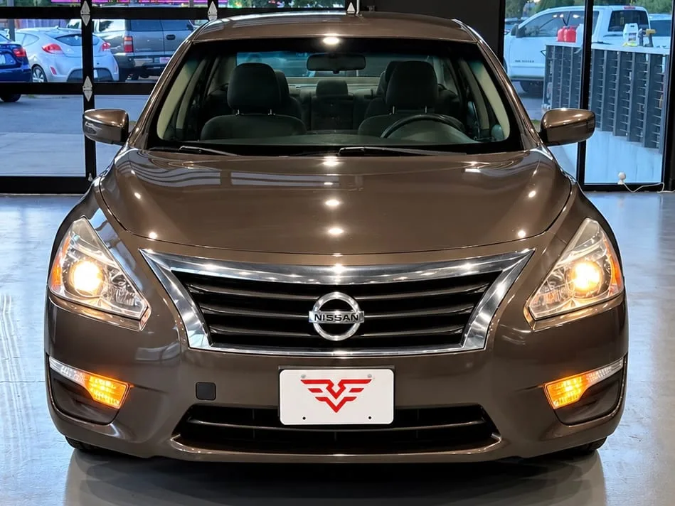 2014 Nissan Altima — Exterior · Photo 5