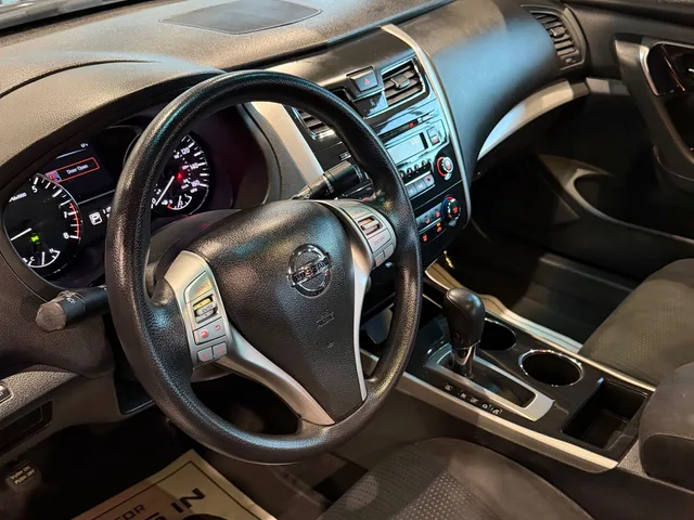 2014 Nissan Altima — Interior · Photo 7