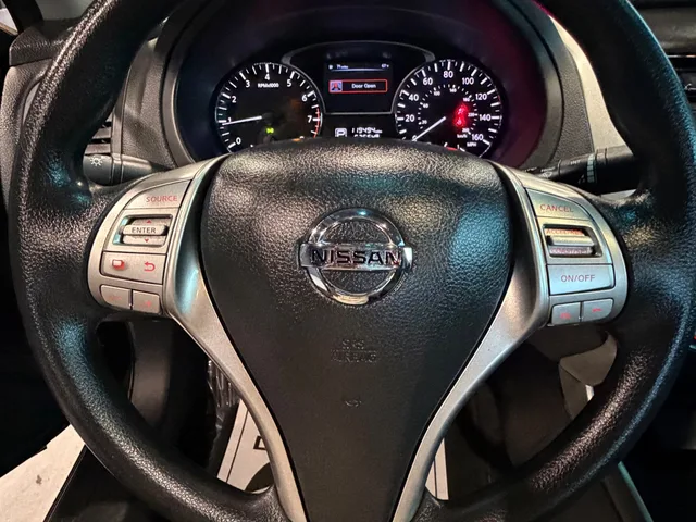 2014 Nissan Altima — Interior · Photo 8