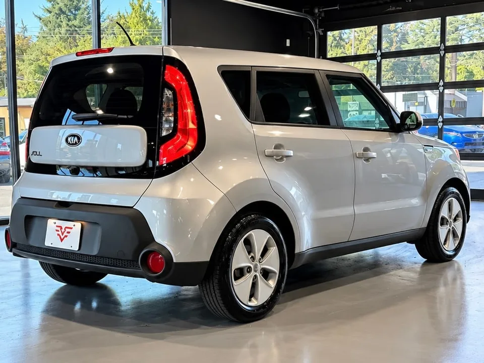 2016 Kia Soul Base — Exterior · Photo 3