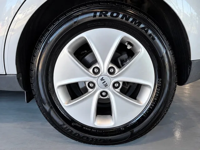 2016 Kia Soul Base — Wheels · Photo 17