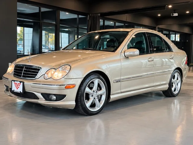 2005 Mercedes-Benz C-Class C230 — Exterior · Photo 2