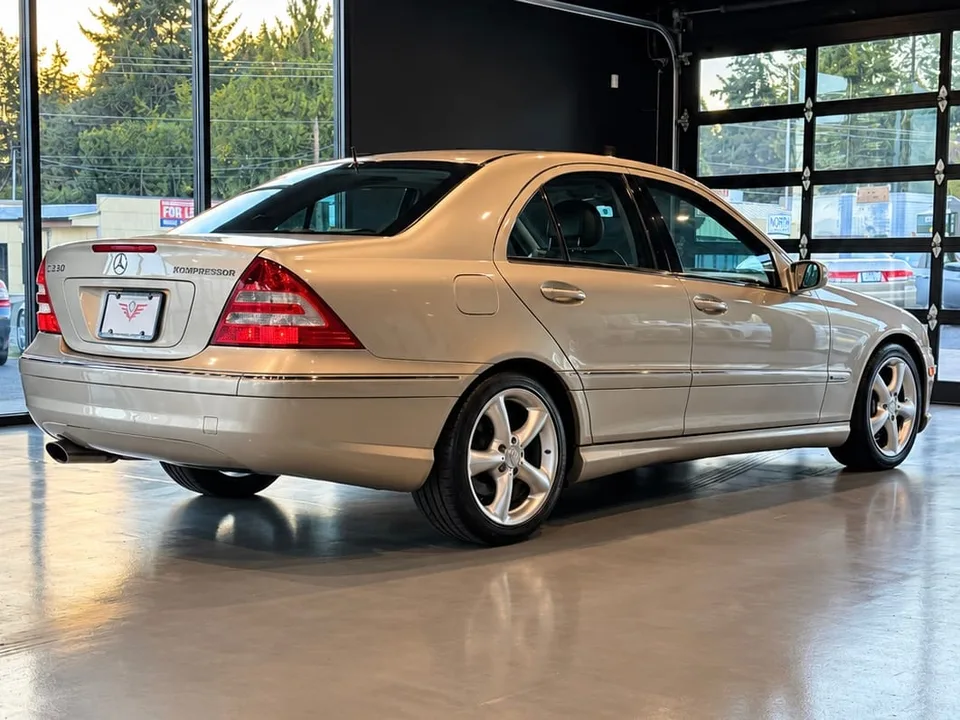 2005 Mercedes-Benz C-Class C230 — Exterior · Photo 3