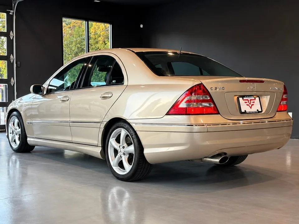 2005 Mercedes-Benz C-Class C230 — Exterior · Photo 4
