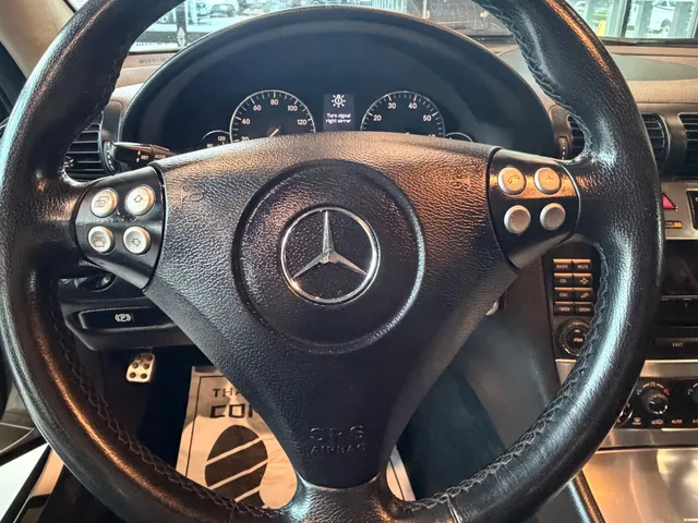 2005 Mercedes-Benz C-Class C230 — Interior · Photo 8