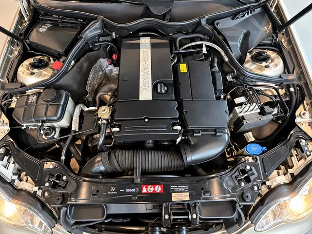 2005 Mercedes-Benz C-Class C230 — Engine · Photo 15