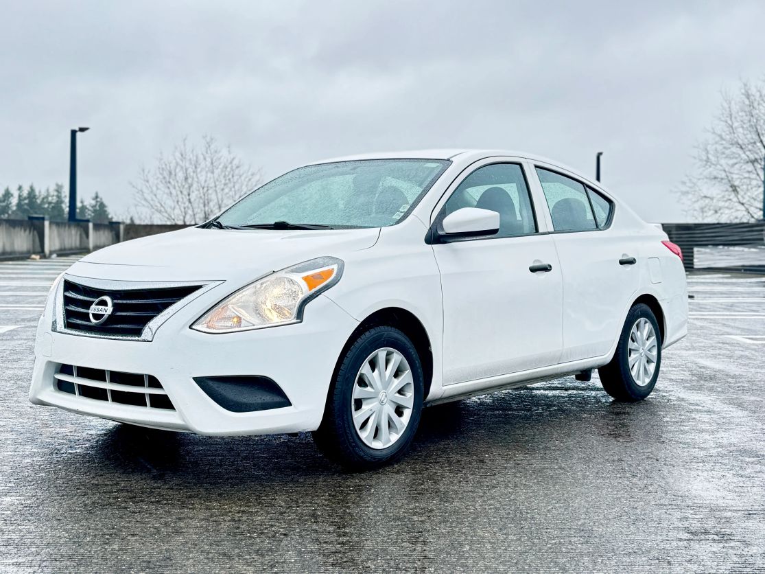 2017 NISSAN Versa - Photo 2