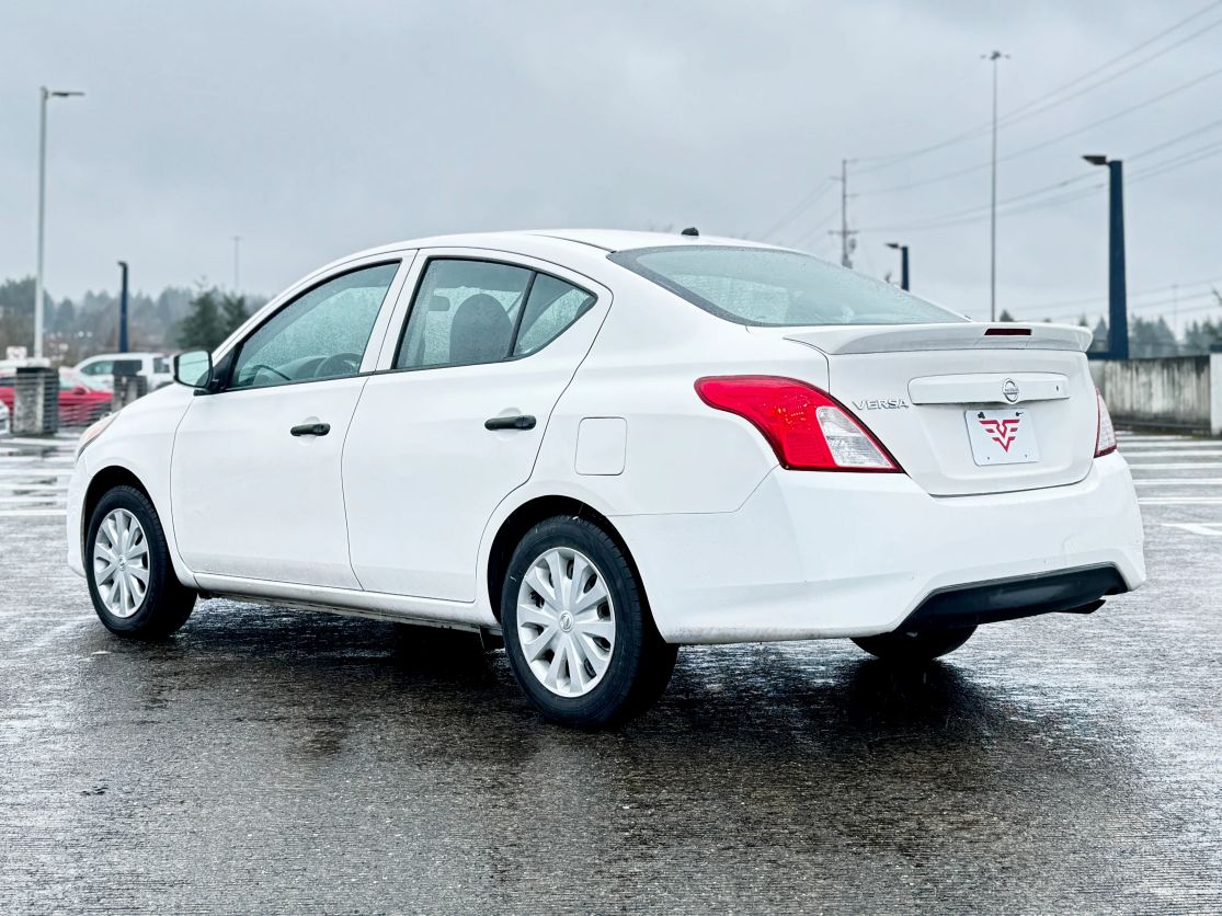 2017 NISSAN Versa - Photo 6