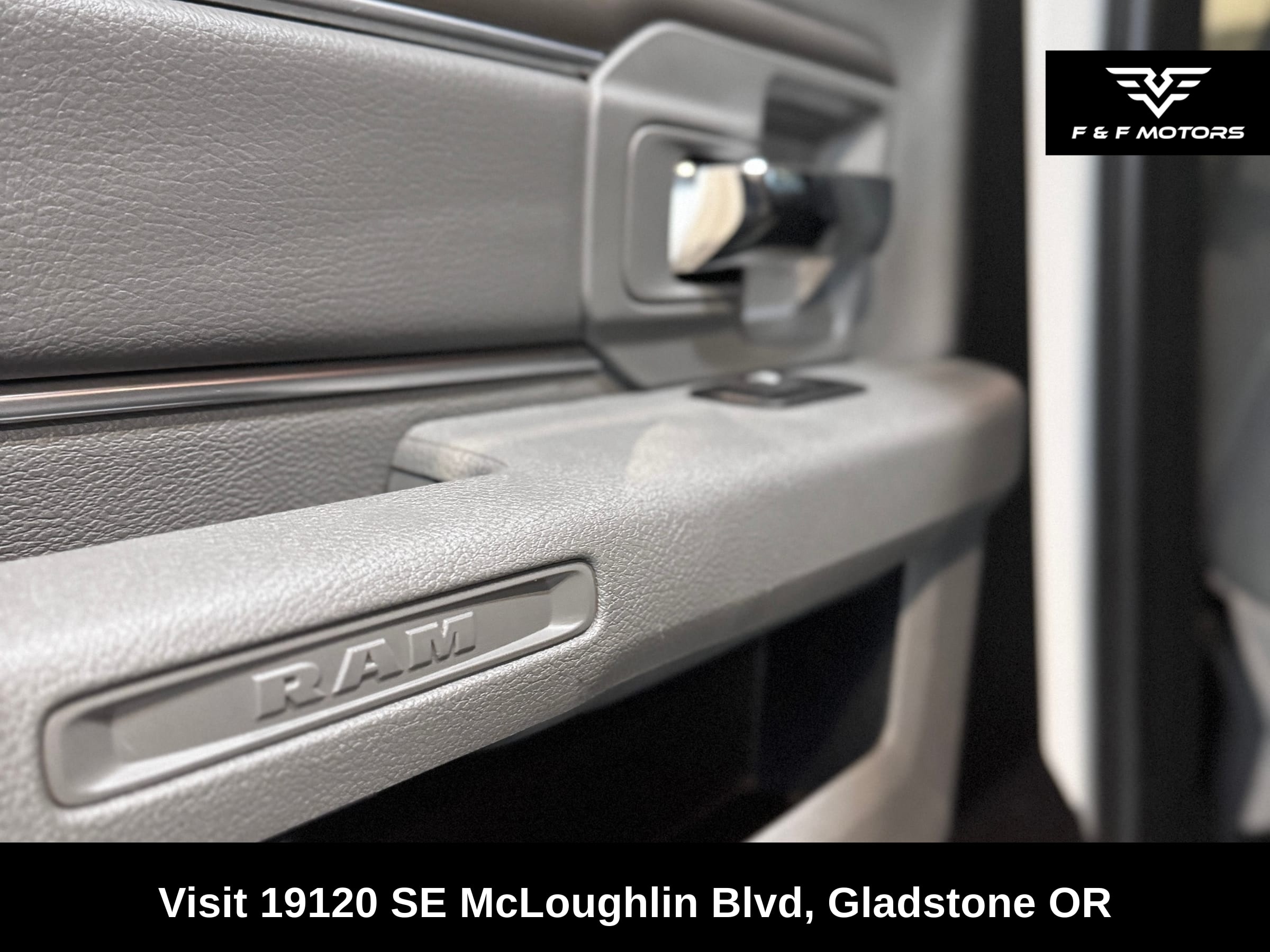 2017 RAM 1500 SLT photo 36
