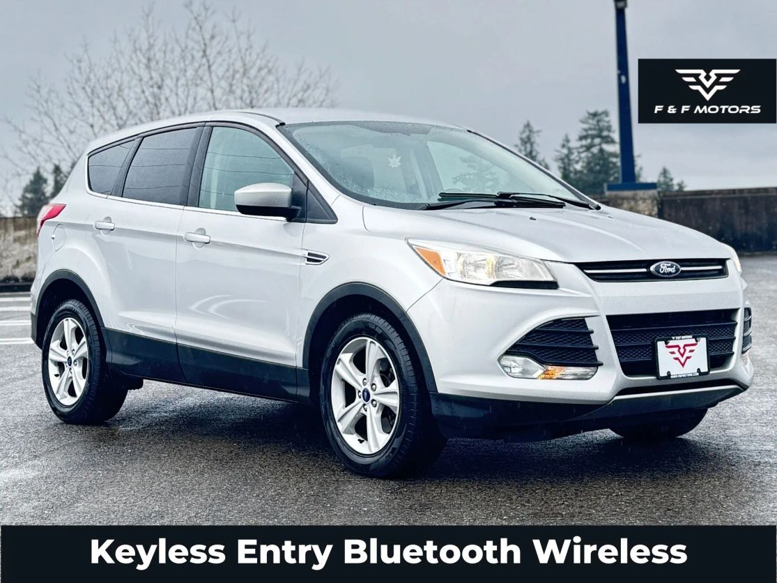 2015 FORD Escape SE