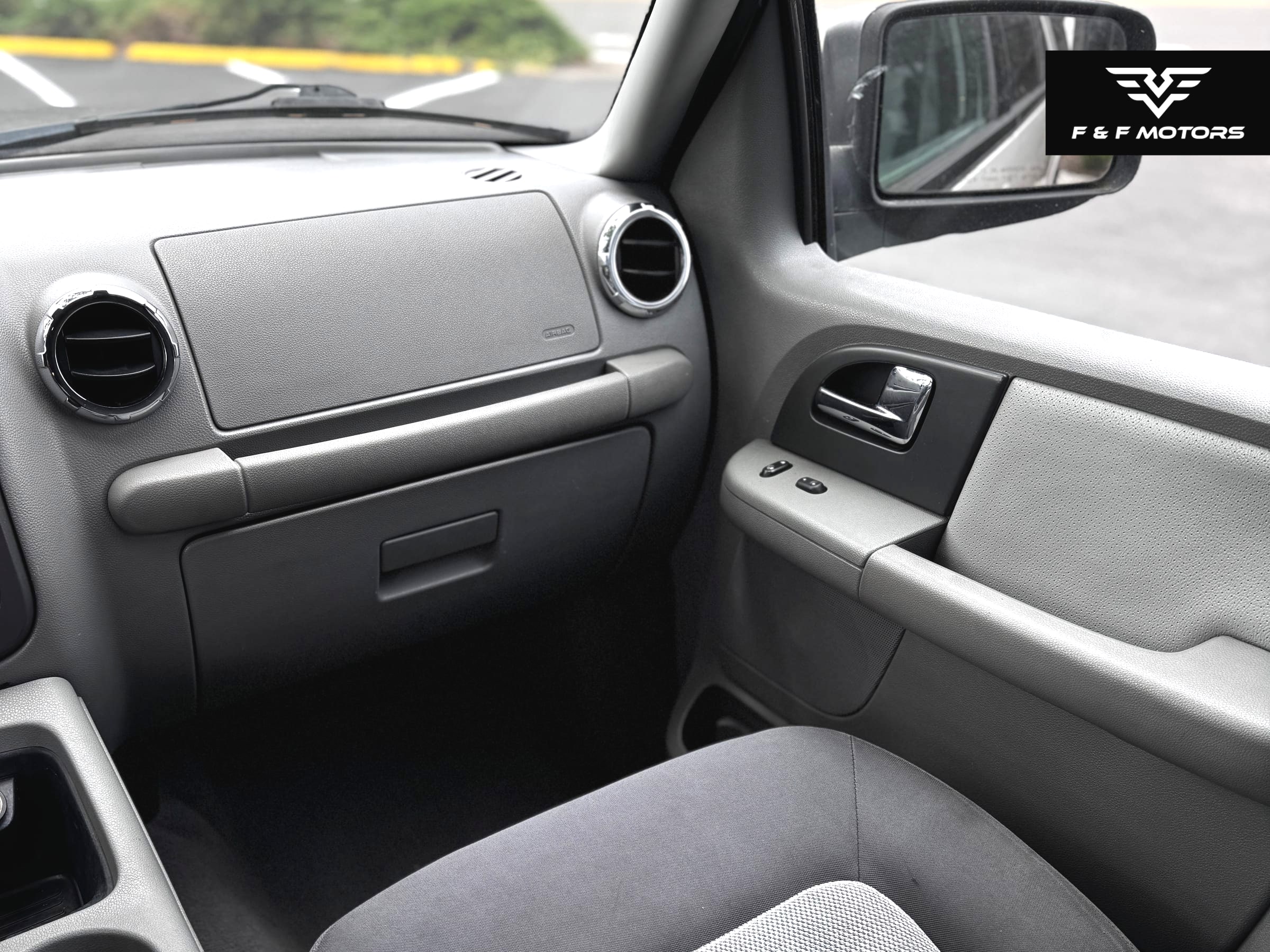 2006 Ford Expedition XLT — Interior