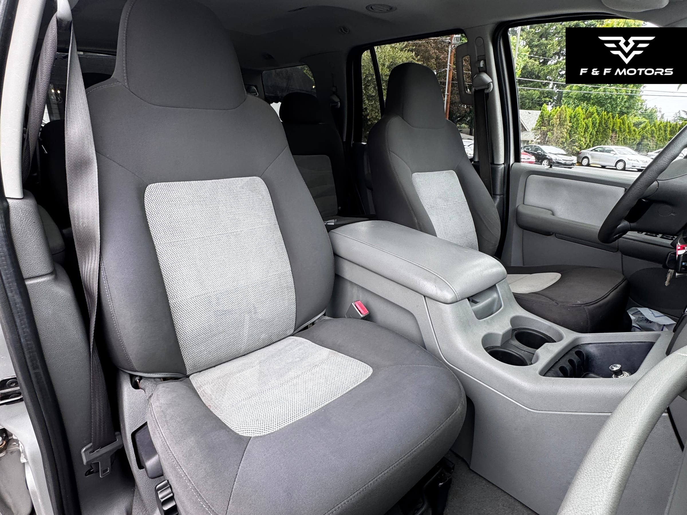 2006 Ford Expedition XLT — Interior