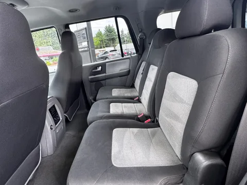 2006 Ford Expedition XLT — Interior