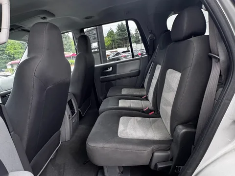 2006 Ford Expedition XLT — Interior