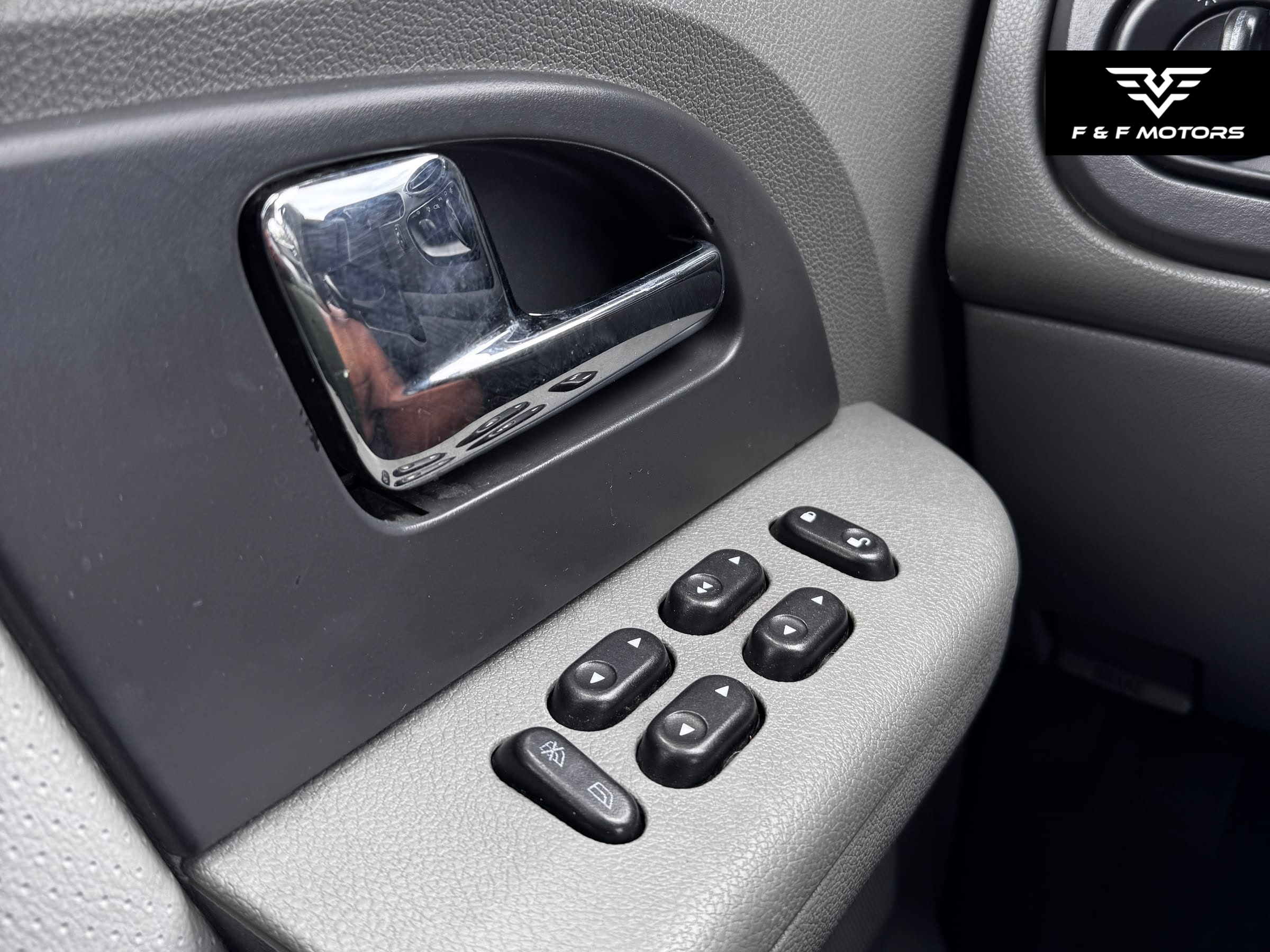 2006 Ford Expedition XLT — Interior