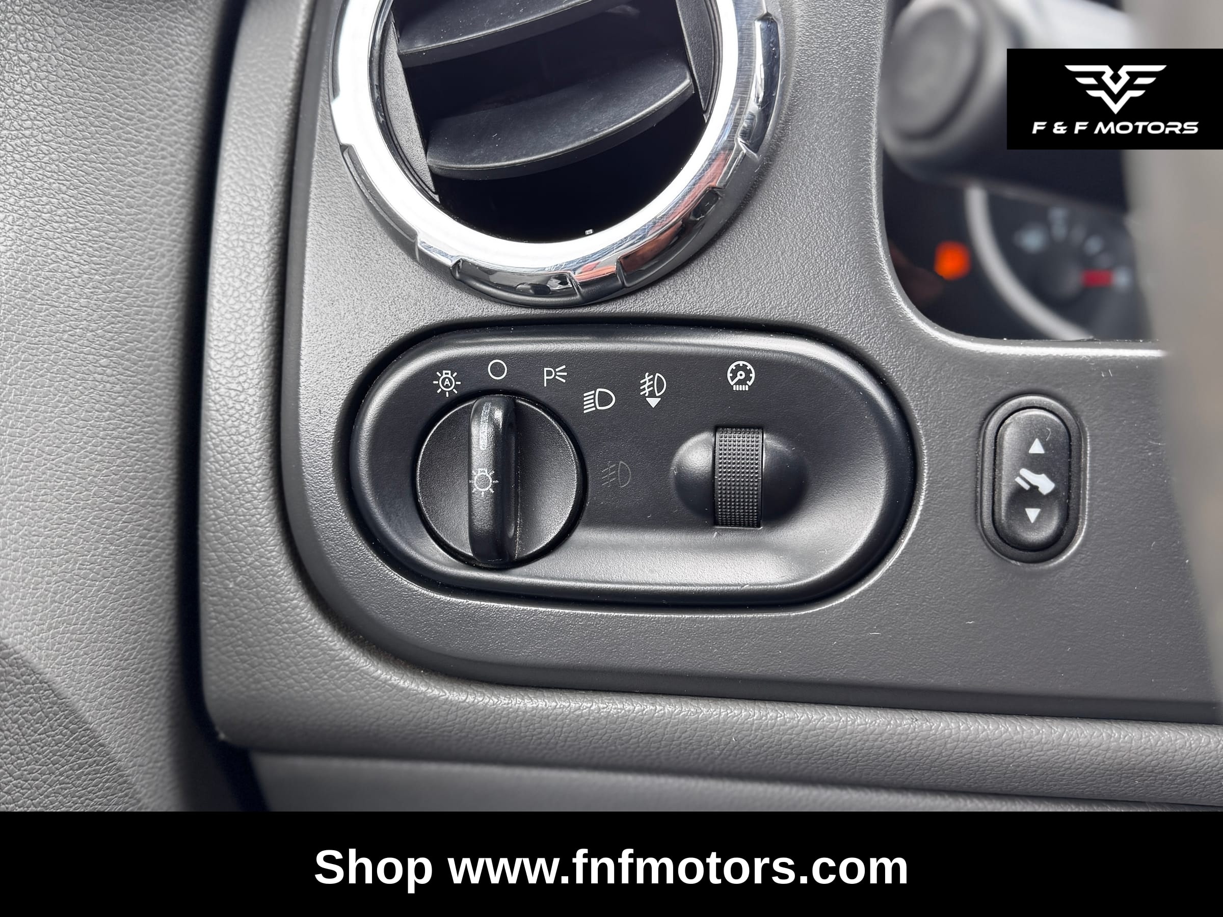 2006 Ford Expedition XLT — Interior