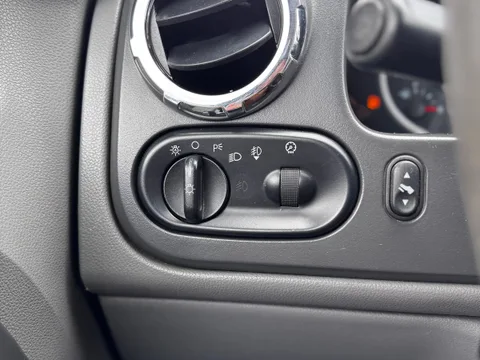 2006 Ford Expedition XLT — Interior
