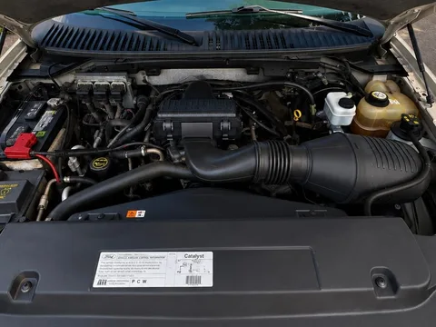 2006 Ford Expedition XLT — Engine