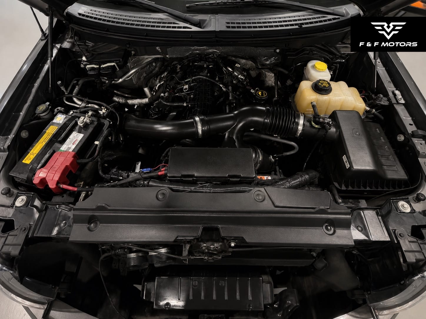 2014 Ford F-150 XLT — Engine